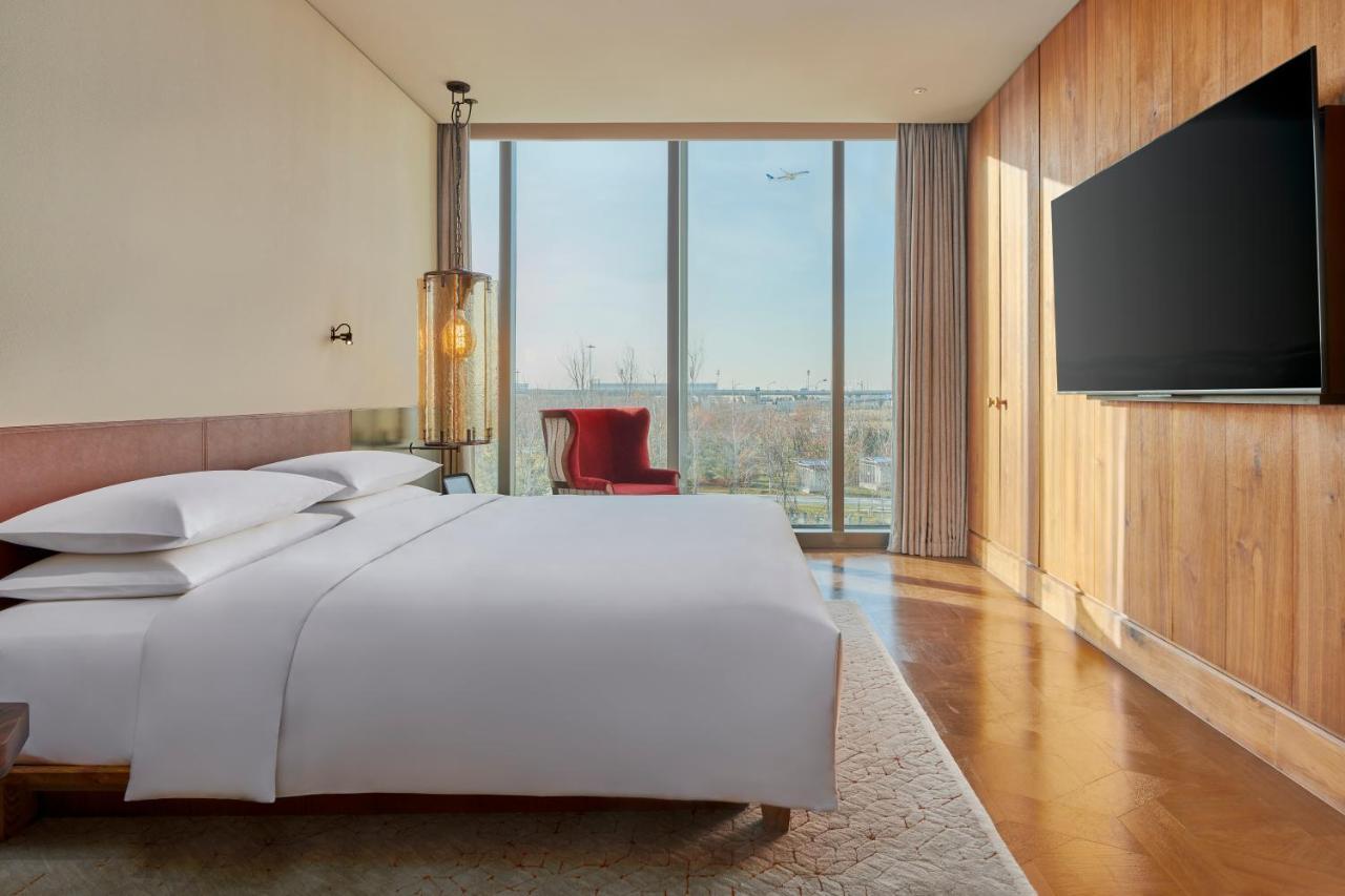 Mumian Beijing Daxing International Airport, Part Of Hyatt Hotel Luaran gambar A guest room at the hotel