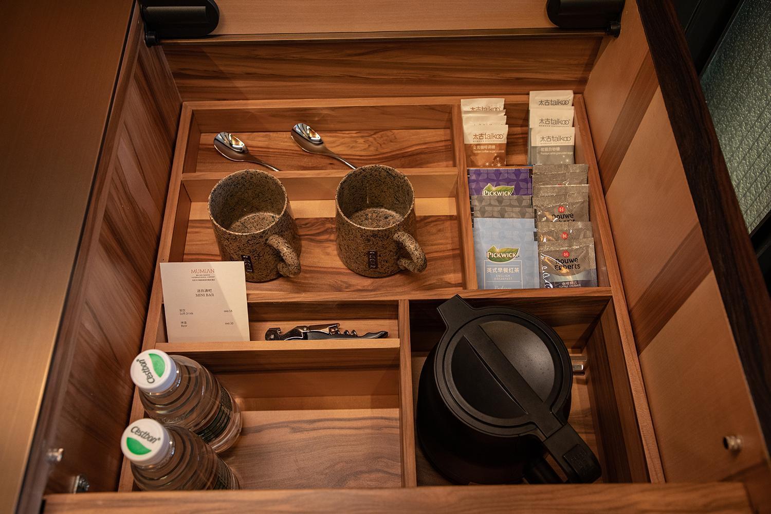 Mumian Beijing Daxing International Airport, Part Of Hyatt Hotel Luaran gambar A tea and coffee making facility in a hotel room